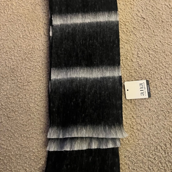 New ANA ladies 100% polyester scarf from a smoke free home - Picture 1 of 6